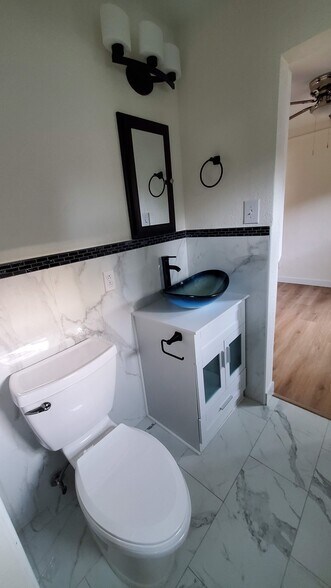 Bathroom showing storage cabinet - 1134 Bay St NE