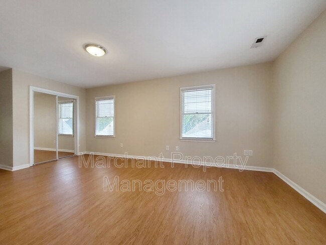 Building Photo - 504 University Ridge