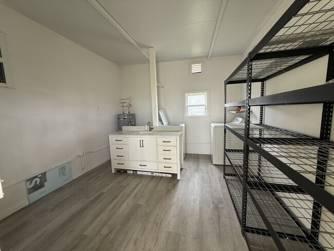 Building Photo - 637 Los Altos