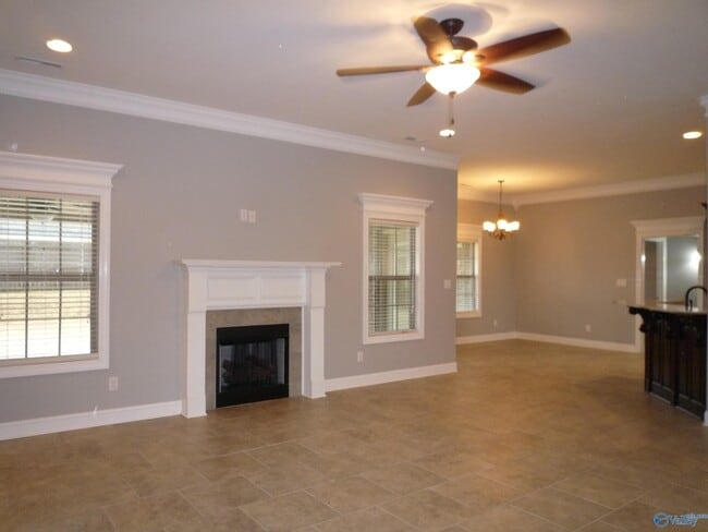 Building Photo - 13205 Hill Crest Dr