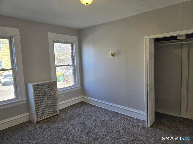 Building Photo - 154 Plaza Ave