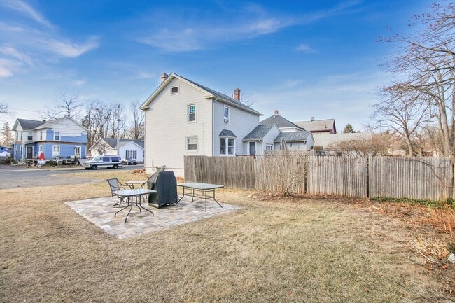 Building Photo - 15 Myrtle Ave