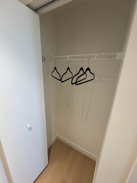 EXTRA CLOSET - 137 NW 31st St
