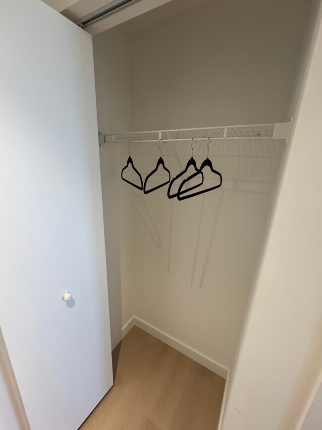 EXTRA CLOSET - 137 NW 31st St