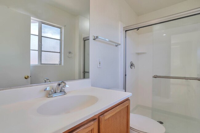 Building Photo - Spacious 3-bedroom, 3-bathroom home with an attached casita located in Scottsdale, AZ