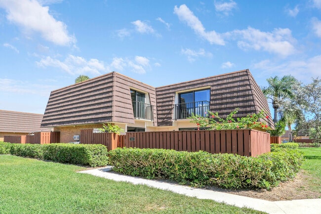 Building Photo - 2324 23rd Ct