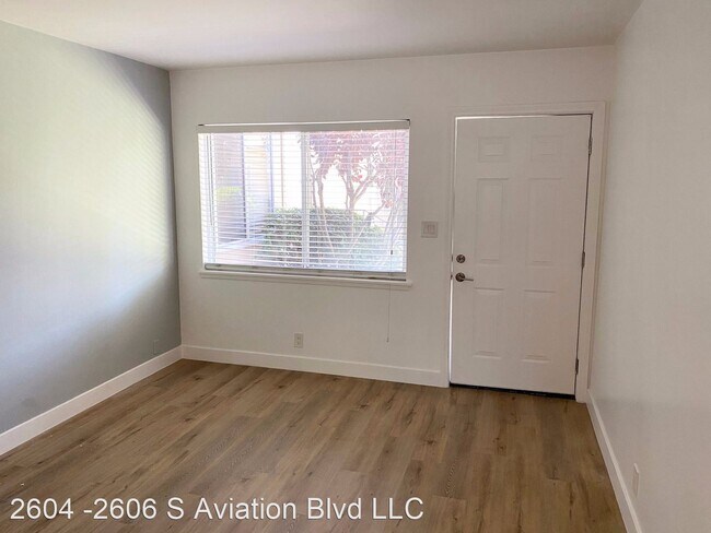 Building Photo - 2604-2606 S Aviation Blvd