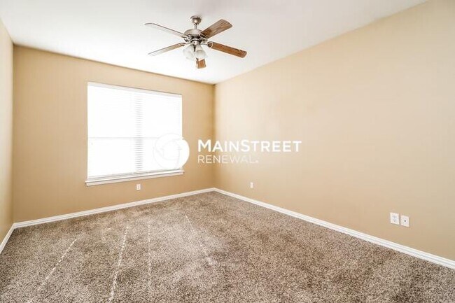 Building Photo - 3 Bedroom Pet-Friendly Home in Crowley, TX with Main Street Renewal