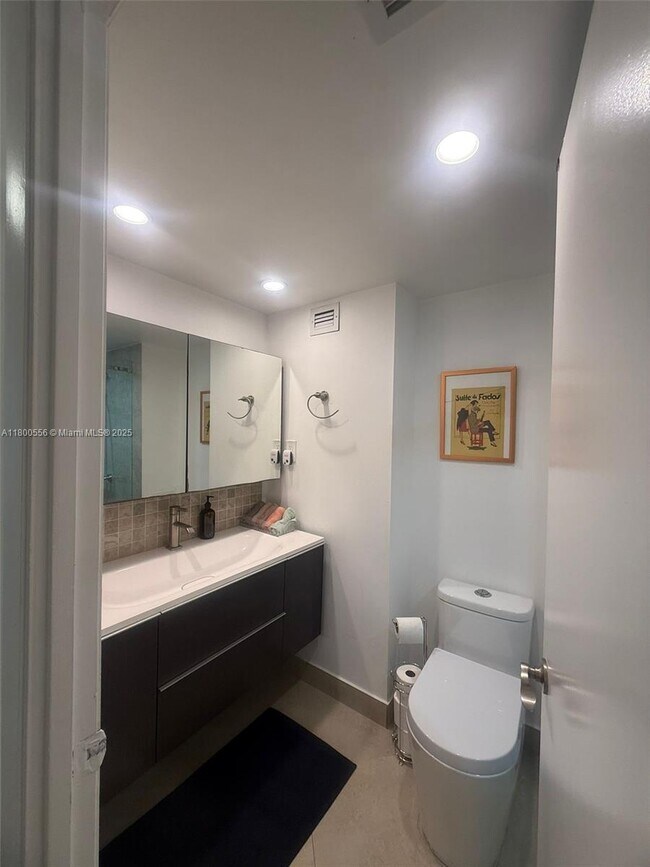 Building Photo - 18021 Biscayne Blvd