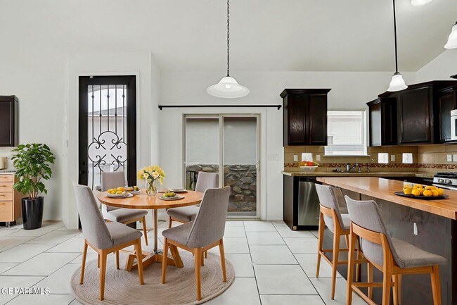 Building Photo - 14232 Charles Pollock Ave