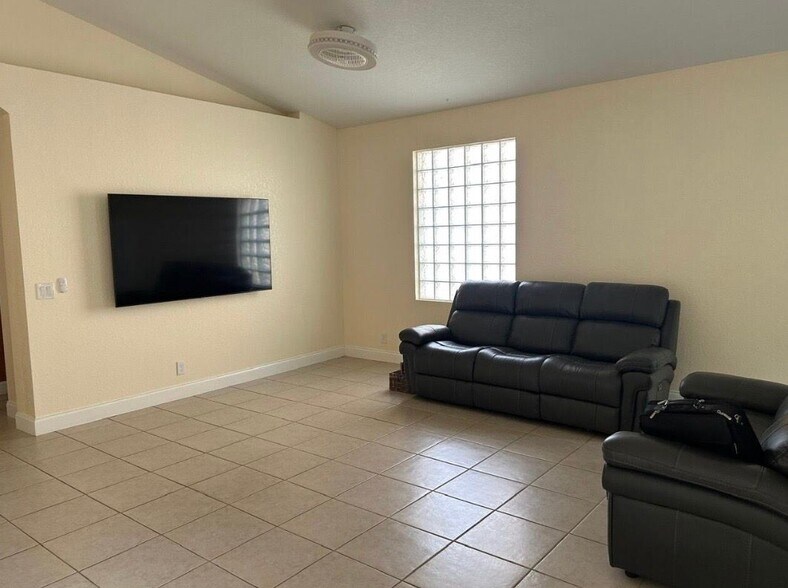 Building Photo - 759 Gazetta Way