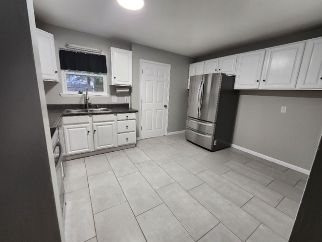 Building Photo - 300 Hurdle Dr