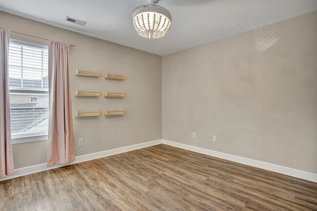 Building Photo - 211 Thalia Rd