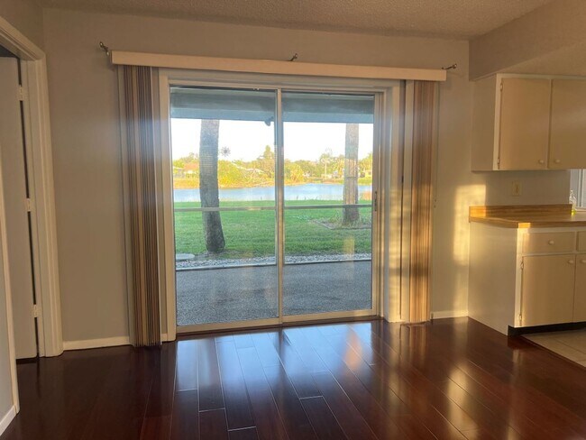 Building Photo - Lovely Lakefront Pinebrook South Home for Annual Rental