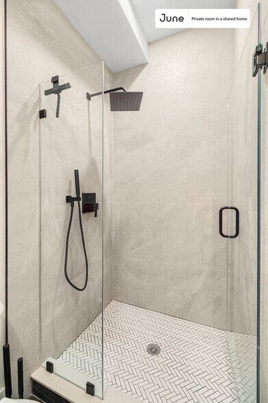 Building Photo - Room in Shared 5 bed/2 bath home