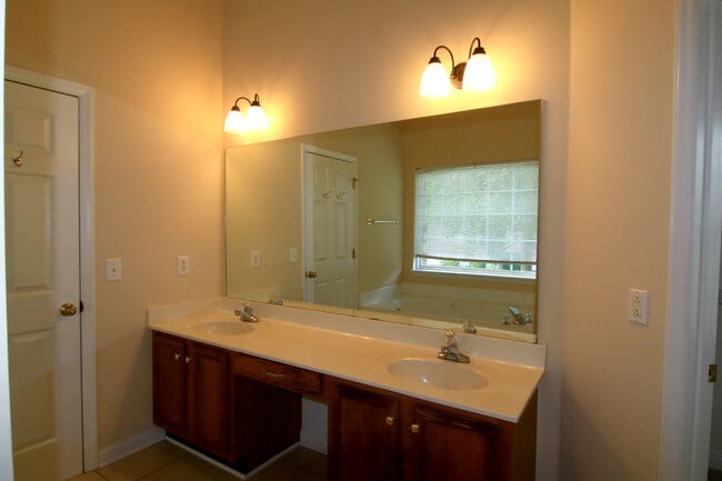 Building Photo - 2123 Moonlite Ct