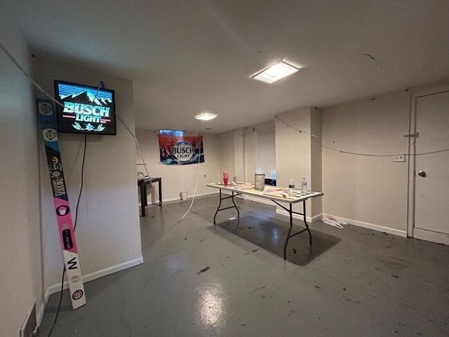 Building Photo - $2,100 | 4 Bedroom, 1 Bathroom Multi Floor...