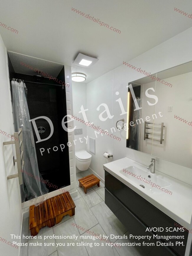 Building Photo - **APPLICATIONS PENDING** Newly Updated Pri...