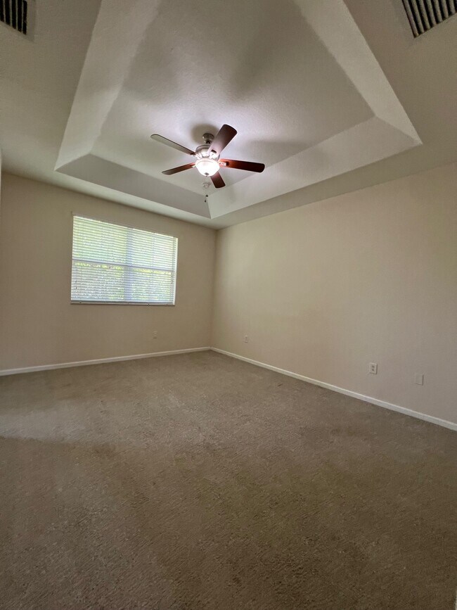 Master bedroom - 938 NE 29th Ter