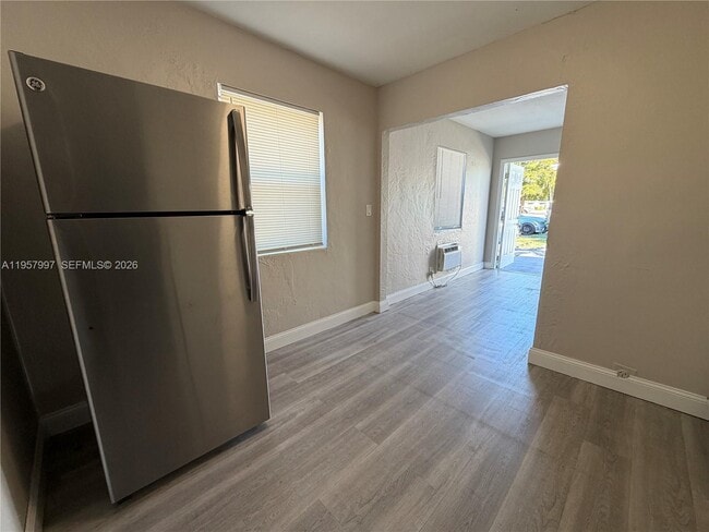 Building Photo - 2300 Douglas St