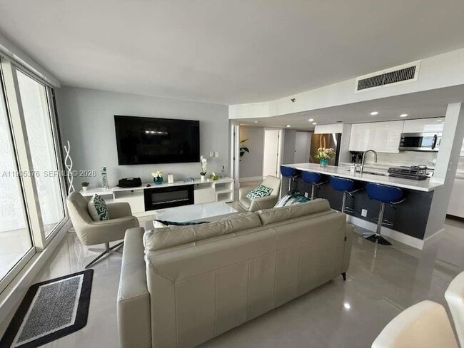 Building Photo - 1717 N Bayshore Dr