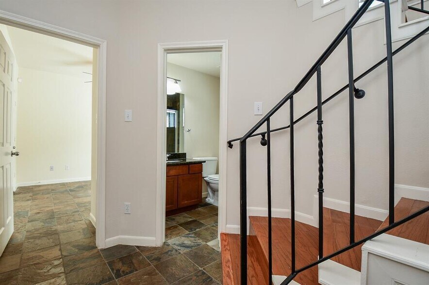 Building Photo - 4314 Koehler St