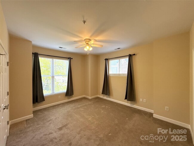 Building Photo - 2504 Cranbrook Ln