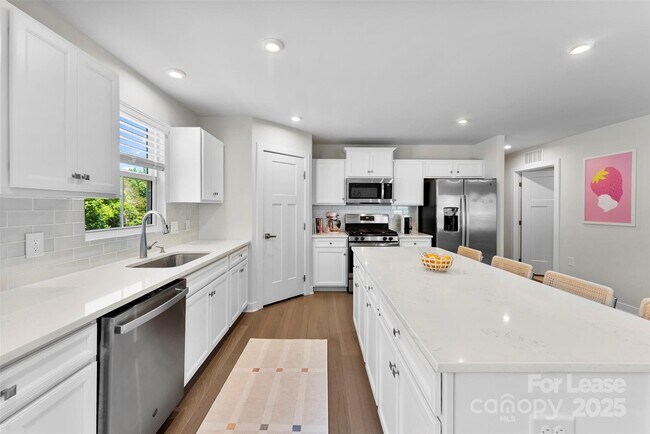 Building Photo - 2217 GoldWood Dr