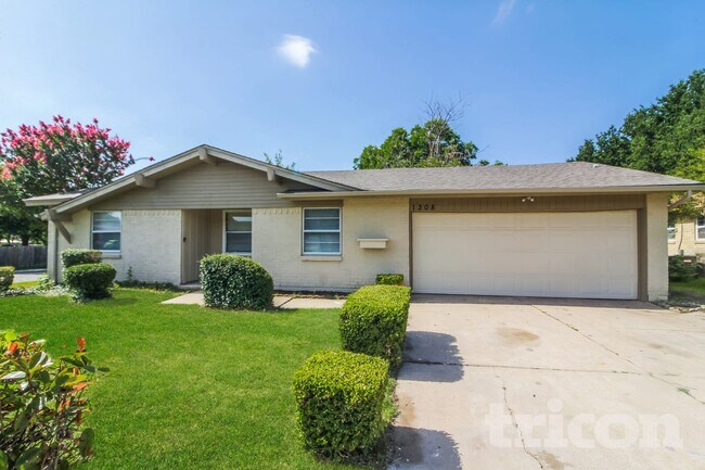 Building Photo - 1308 E Timberview Ln