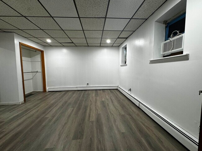 Building Photo - 625 13th St