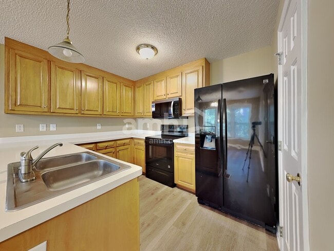 Building Photo - 204 Machost Dr