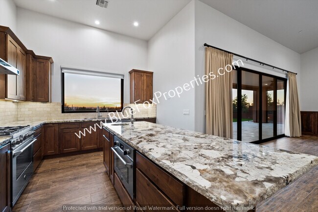 Building Photo - 13037 N Red Quail Pl