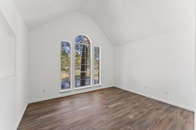 Building Photo - 2830 Fern Hill Dr