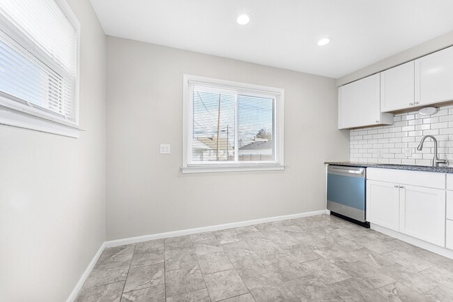 Building Photo - 6463 Weddel St