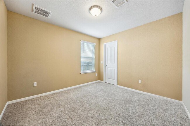 Building Photo - 705 Callahan Ln