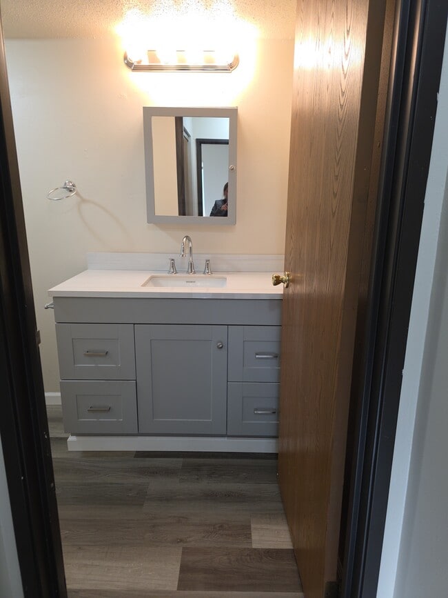 Building Photo - 115 Thornwild Dr