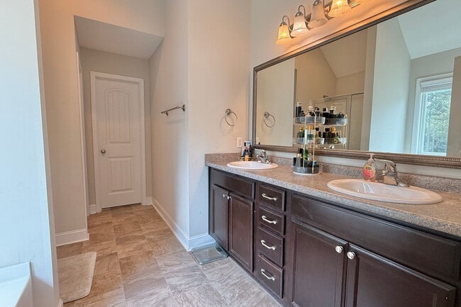 Building Photo - 44 Mount Vernon Ter