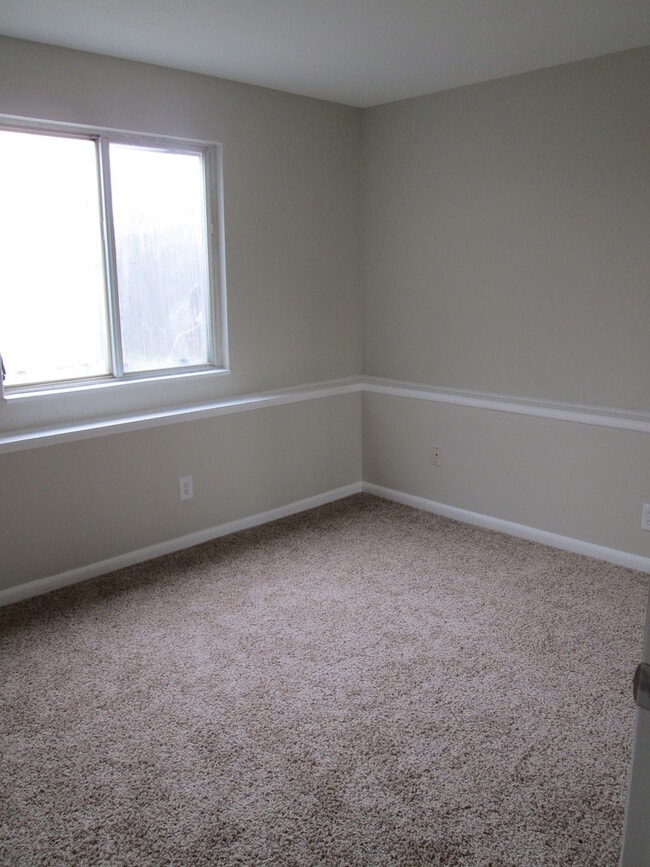 Building Photo - 3 bedroom house near Garden Acres Park