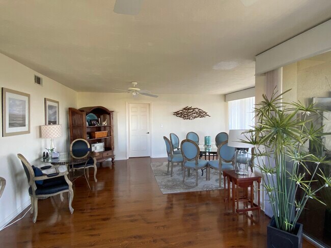 Living room/dining area - 15171 Cedarwood Ln