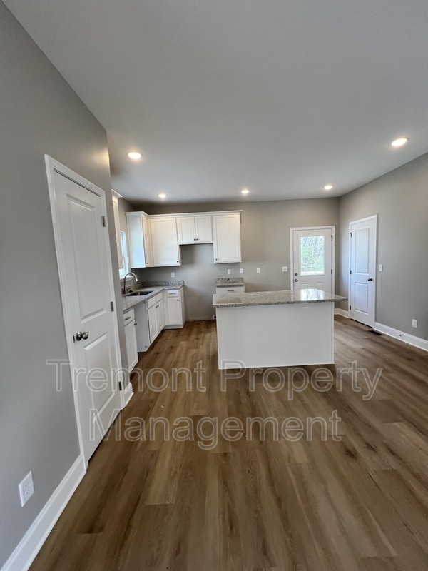 Building Photo - 1228 Sholar Ave