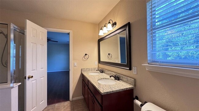 Building Photo - 2211 Bent Bow Dr