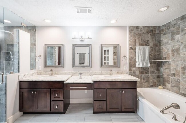 Building Photo - 1407 Lakecliff Dr