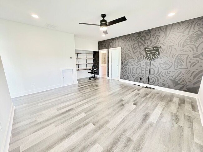 Building Photo - 211 Crooked Cedar Way