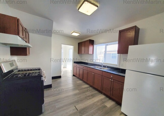 Building Photo - 137 Hope Ave