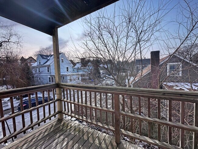 Building Photo - 193 Florence St