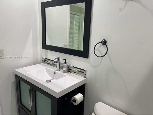 Building Photo - 2971 SW 35th Ave