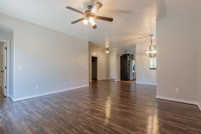 Building Photo - Lakeside Retreat - Newly Remodeled 3-Bedro...