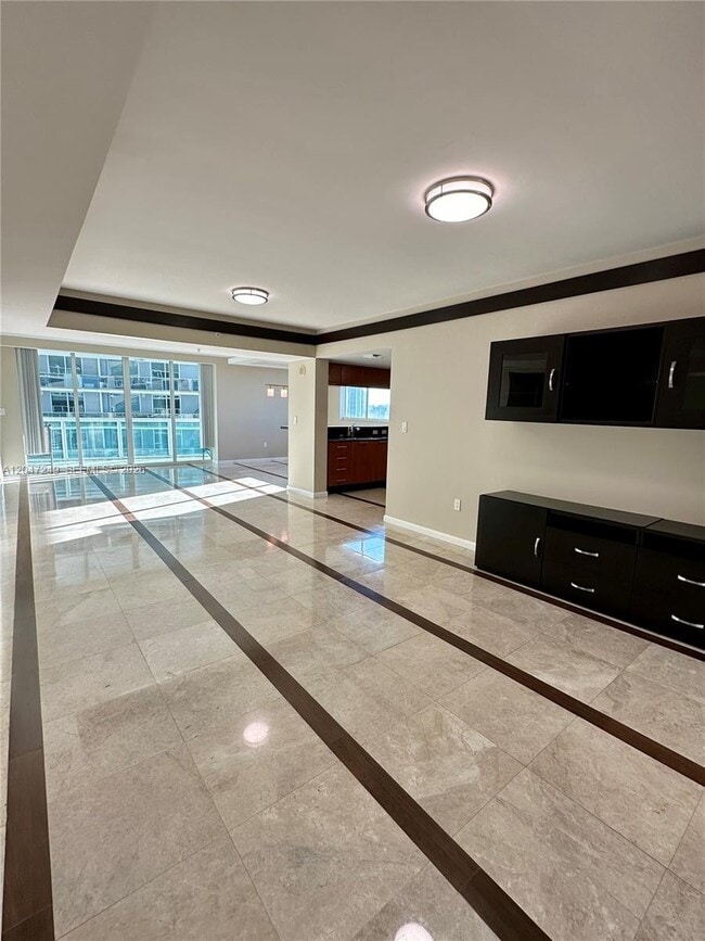 Building Photo - 1800 N Bayshore Dr
