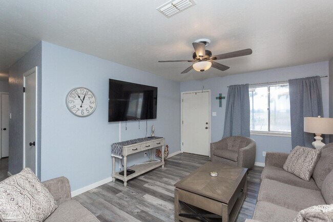 Building Photo - 313 Robins Dr