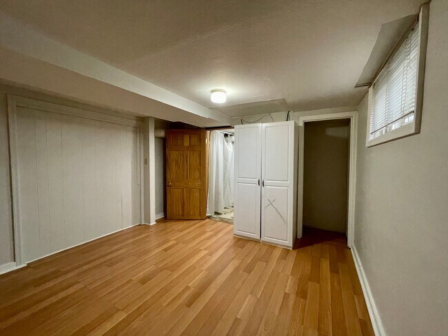 Building Photo - $0 DEPOSIT OPTION, NEW PAINT, TRADITIONAL BRICK HOME, WALKING DISTANCE TO DU!! LARGE BACKYARD, DE...